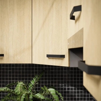 tanie-meble kuchenne-kuchnia-na-wymiar-szafki-kuchenne-modułowe-fronty w--jodełke-ryflowanymi-frontami-chichym-domykiem-blum-meblescandi-ant-zblienie-5.webp